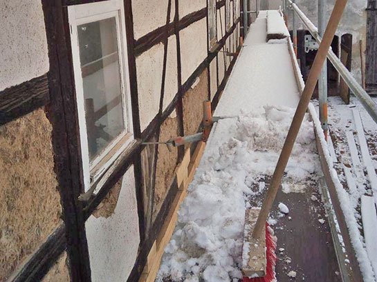 In den letzten Wintertagen begannen wir im Erzgebirgsvorland mit der Sanierung des Fachwerkhauses.